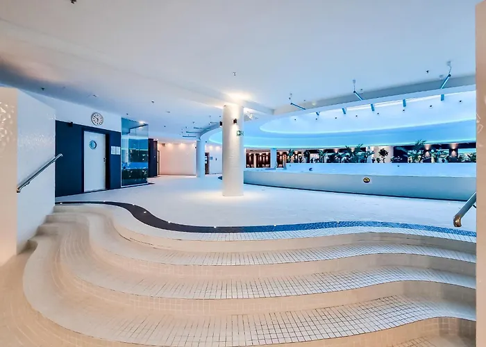 Ans Hanza Tower No 533 - Swimming Pool, Sauna, Jacuzzi, Viewing Terrace *