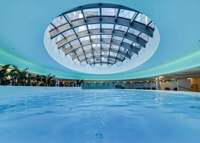 Ans Hanza Tower No 533 - Swimming Pool, Sauna, Jacuzzi, Viewing Terrace